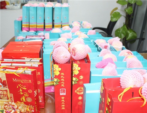 喇叭廠家發(fā)放的月餅