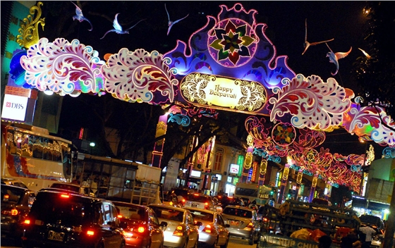 汽車?yán)葟S過中秋圖3