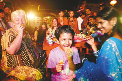 汽車?yán)葟S過(guò)中秋圖2